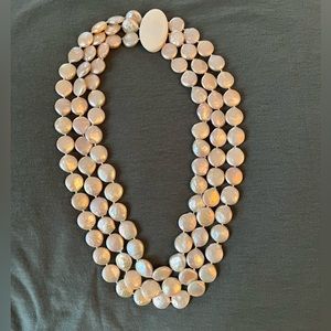 Freshwater pearl necklace. Three strands. Magnet closure.